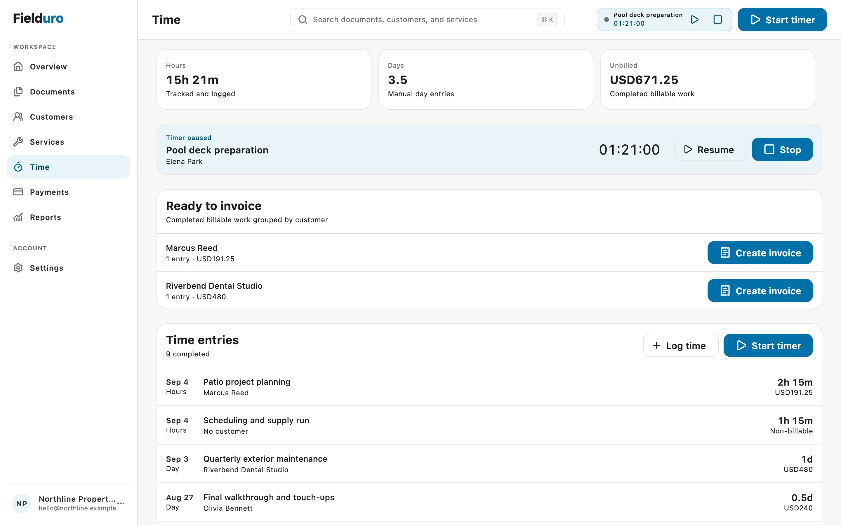 Fielduro time tracking workspace with billable hours, day-rate entries and linked invoices